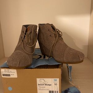 TOMS BOOTIES. W10